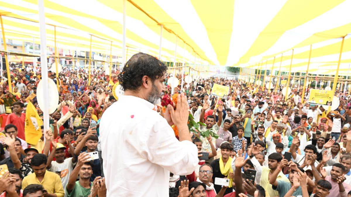 प्रशांत किशोर की जनसभा NDA और RJD पर साधा निशाना, बिहार में बदलाव का दिया संकल्प