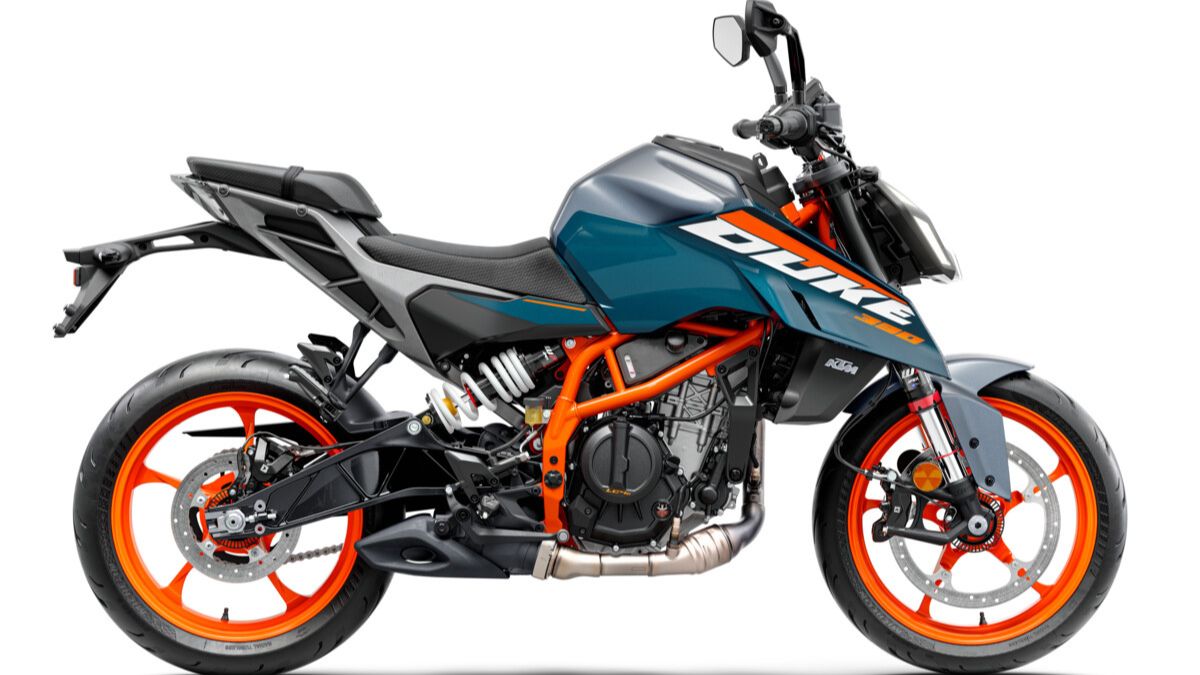 KTM Duke 125 2025 Naked Sports Bike with New Gen Design and LCD Console