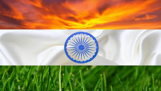स्वतंत्रता दिवस 2025 पर लाल किले से तिरंगा फहराते प्रधानमंत्री और देशभर का जश्न