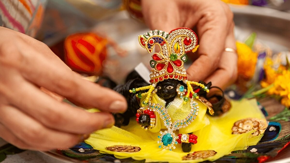 जन्माष्टमी पूजा विधि और लड्डू गोपाल स्थापना